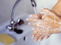 Umývanie rúk mydlom by malo byť zvykom, ale nie je to tak