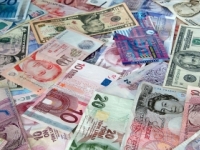 Libra sa vo voči doláru zotavila, euro si polepšilo