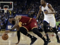 Video: Warriors ukázali svoju silu, Cavaliers nedali šancu 