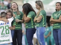 Preživší hráči tímu Chapecoense prevzali Juhoamerický pohár