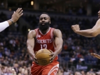 Video: Harden sa odtrhol z reťaze, napísal históriu NBA