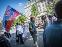 Slováci sú nedôverčiví, najmenej ľuďom veria voliči Kotlebu