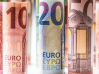 Dve tretiny úspor držia Slováci na účtoch a vkladoch