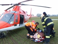 Foto: Pri Senci sa stala vážna nehoda, zasahoval vrtuľník