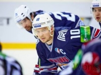 Video: Bakoš skóroval v play-off KHL, Metallurg prehral